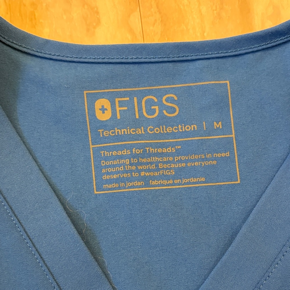 FIGS Women's Scrub Top - Picture 2 of 2